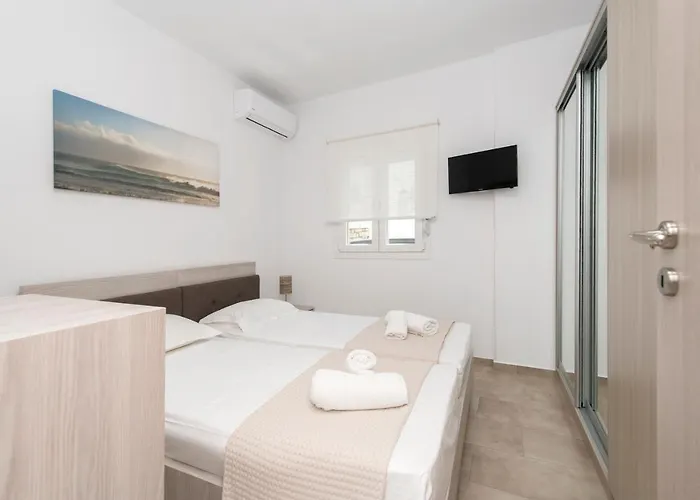 Ormos Naoussa's * Naousa